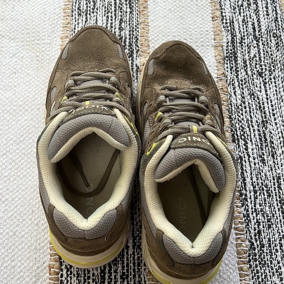 Vionic 23Walk Walker Suede Sneakers. Women’s Size 8. - Picture 5 of 10